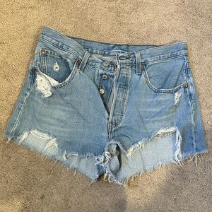 Women’s high rise Levi’s shorts size 30